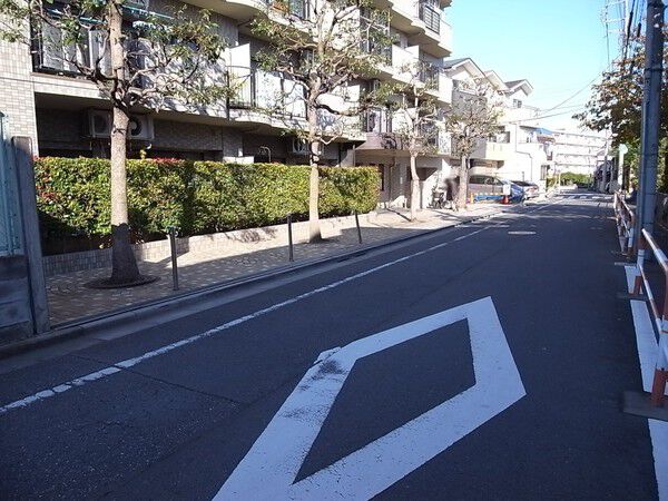 【ハイホーム亀有弐番館】前面道路 【ハイホーム亀有弐番館】前面道路