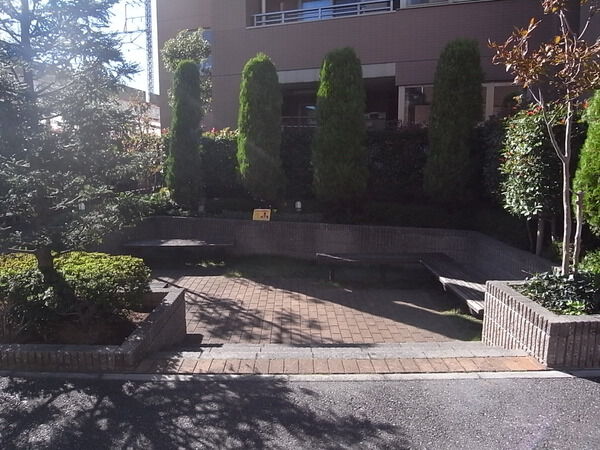 【ヴェルビュ亀有】敷地内空地 【ヴェルビュ亀有】敷地内空地