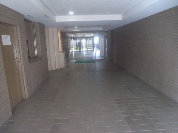 【ファミール亀有壱番館】エントランス 【ファミール亀有壱番館】エントランス