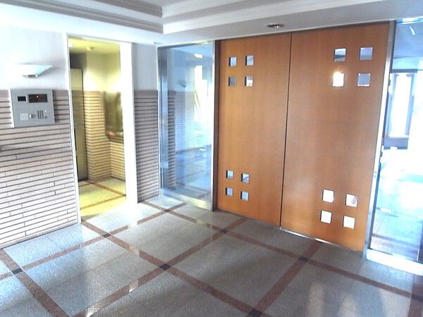 【エヴァーグリーン綾瀬2番館】エントランス