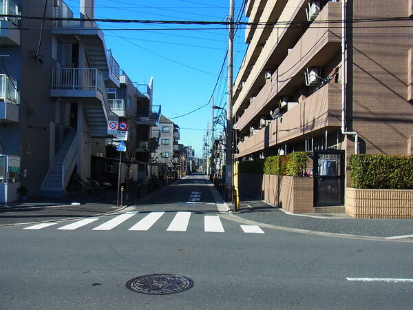 【日神パレステージ北綾瀬】南側前面道路