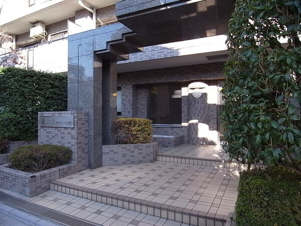 【ナイスアーバン亀有さくら通り】エントランス
