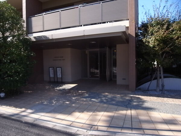 【ガーデンホーム亀有パークフォート】共用玄関 【ガーデンホーム亀有パークフォート】共用玄関