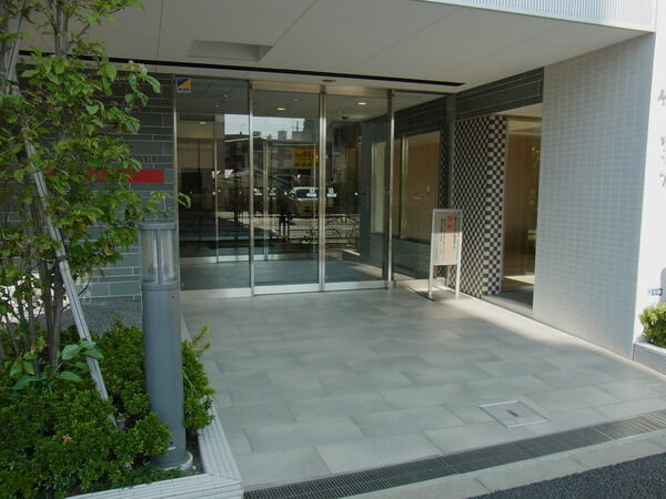 【プレミスト亀有】エントランス前 【プレミスト亀有】エントランス前