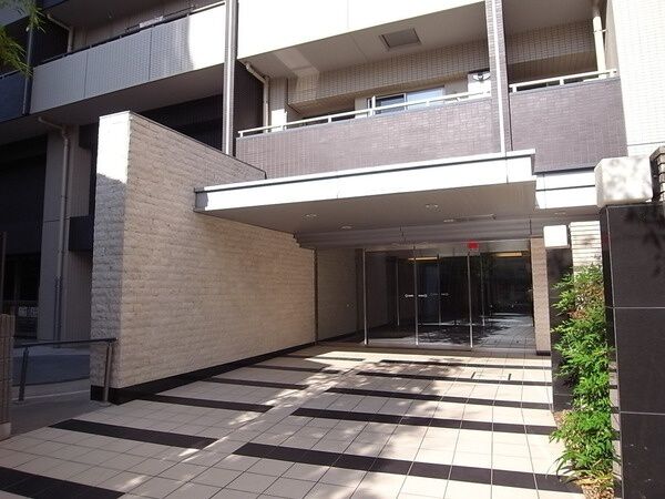 【ライオンズ亀有駅前レジデンス】エントランス