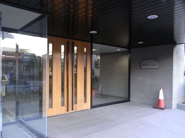 【モアクレスト堀切菖蒲園】エントランス前 【モアクレスト堀切菖蒲園】エントランス前