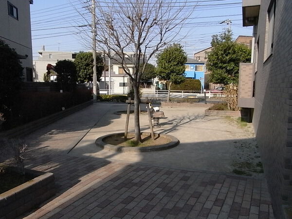 【ヴェルビュ堀切菖蒲園】区立小谷野しょうぶ児童遊園（約６０ｍ）