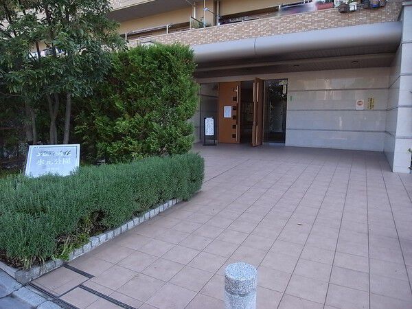 【メロディーハイム水元公園弐番館】エントランス 【メロディーハイム水元公園弐番館】エントランス