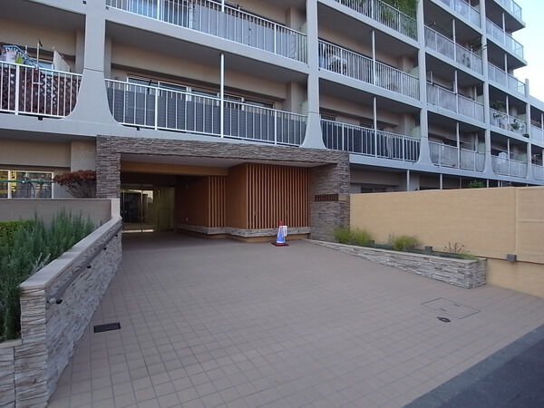 【日商岩井宇喜田マンション】エントランス 【日商岩井宇喜田マンション】エントランス