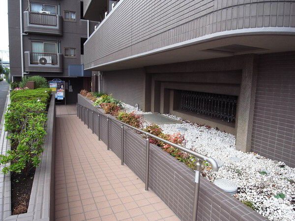 【バームハイツ西葛西弐番館】アプローチ 【バームハイツ西葛西弐番館】アプローチ