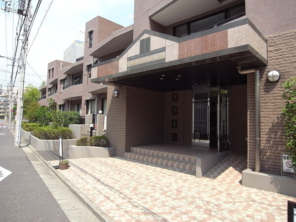 【コスモ西葛西ロイヤルフォルム】エントランス前