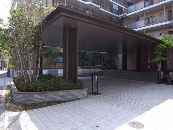 【バームハイツ西葛西】エントランス車寄せ