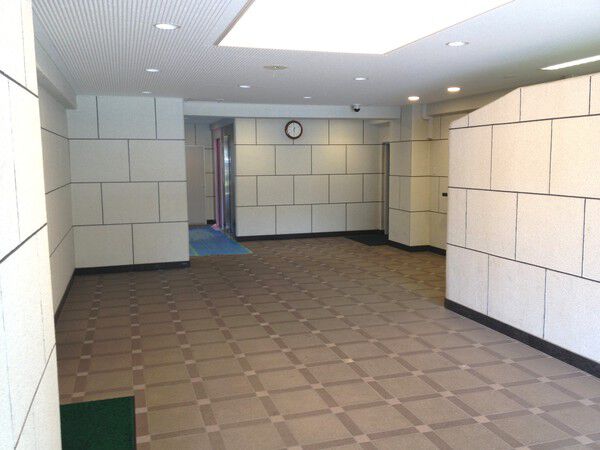 【日商岩井小島町マンション】エントランスホール内