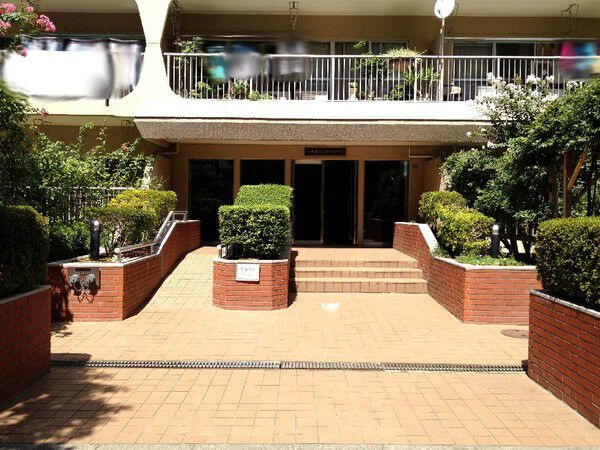 【小島第3スカイハイツ】エントランス