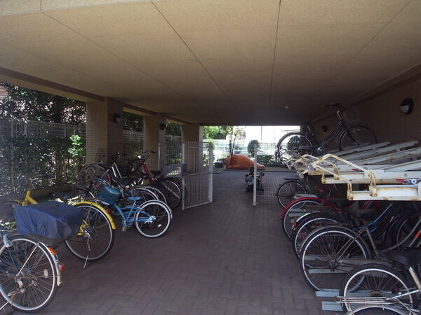 【東急ドエルアルス船堀シェリールコート】駐輪場 【東急ドエルアルス船堀シェリールコート】駐輪場