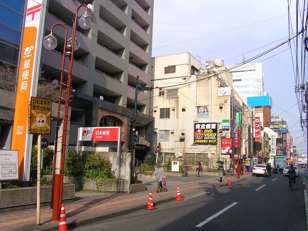 【ルミナス立川プライムタワー】前面道路（東を向く）