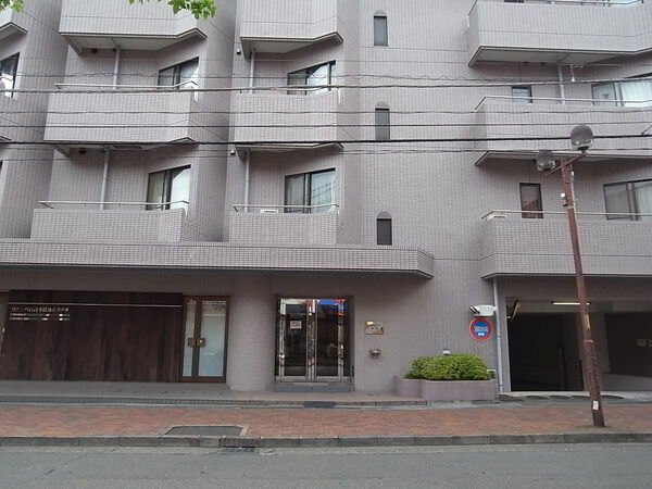 【セルベコート立川】エントランス