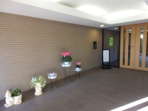 【ハイホーム立川錦町弐番館】エントランス