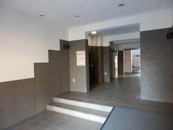 【リーベスト立川錦町】エントランス