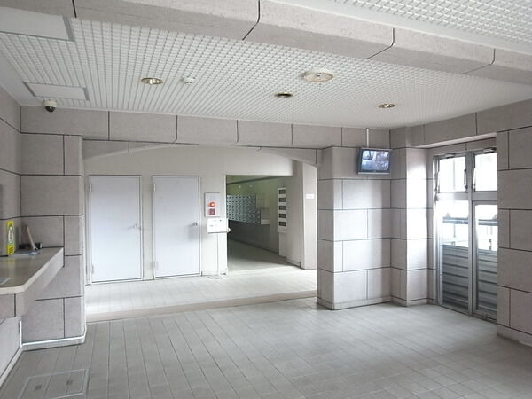 【仙川スカイハイツ】共用1階 【仙川スカイハイツ】共用1階