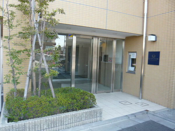 【リナージュつつじヶ丘】エントランス