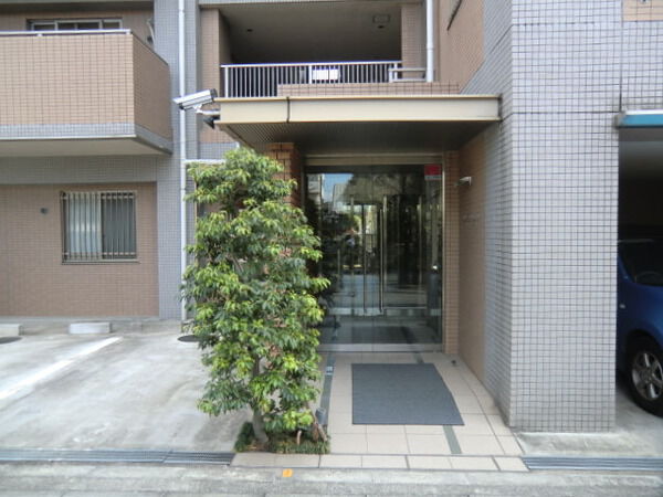 【ヒルズ町田中町】エントランス周辺