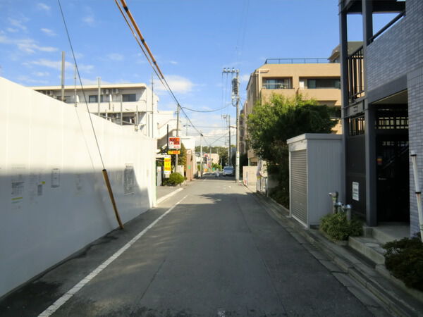 【セザールパークサイド町田】北西側前面道路