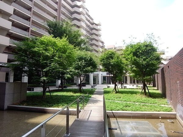 【エクスアン一橋学園】中庭