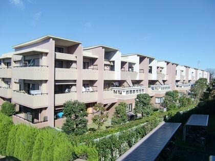 第一種低層住居専用地域内の低層マンション 第一種低層住居専用地域内の低層マンション