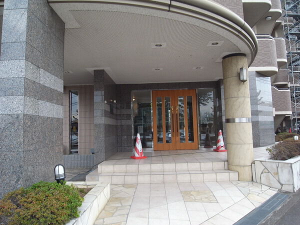 【ラングマンション日野】エントランスアプローチ 【ラングマンション日野】エントランスアプローチ