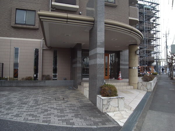 【ラングマンション日野】エントランスアプローチ2 【ラングマンション日野】エントランスアプローチ2