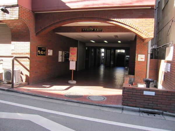 【エスカイア久米川】エントランス 【エスカイア久米川】エントランス