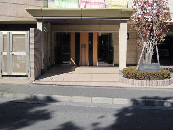 【レクセルアベニュー東村山】エントランス