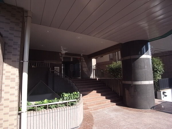 【エクレールコート国分寺】エントランス