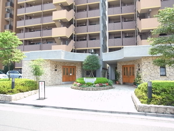 【グランシャトレ玉川上水】エントランス撮影 【グランシャトレ玉川上水】エントランス撮影