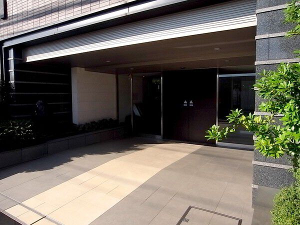 【ライオンズ玉川上水フェアレジデンス】エントランス部分