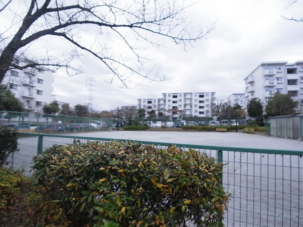 【多摩ニュータウンエステート貝取２】敷地内公園