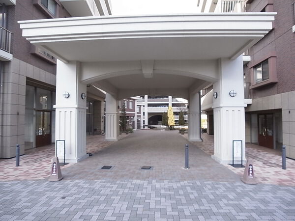 【若葉台ワーズワースの丘】マンション入り口