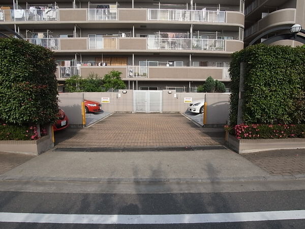 【ルネサンヴェール小金井公園】駐車場