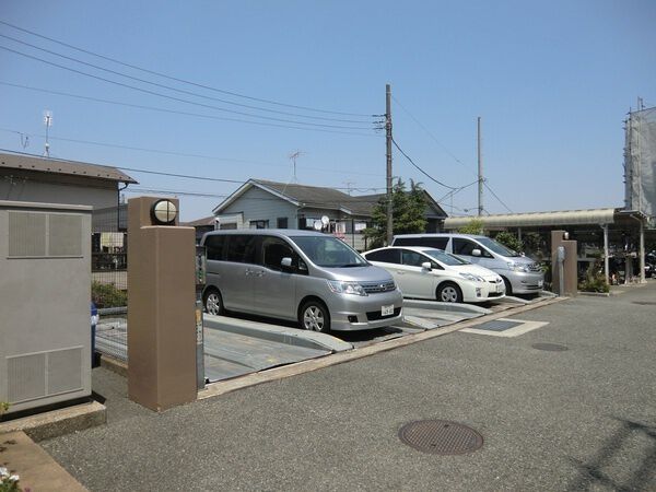 【ライオンズガーデン横濱寺尾オークステージ】敷地内駐車場