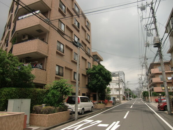 【サングレイス矢向】外観・前面道路