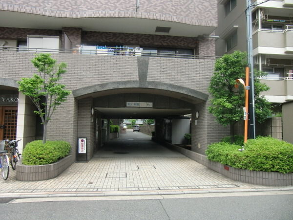 【クレッセント矢向】車庫入り口