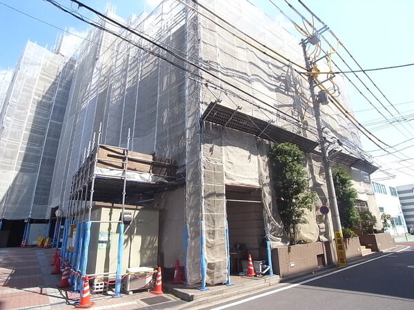 【ナイスアーバン横濱大口】平成26年4月撮影　大規模修繕中