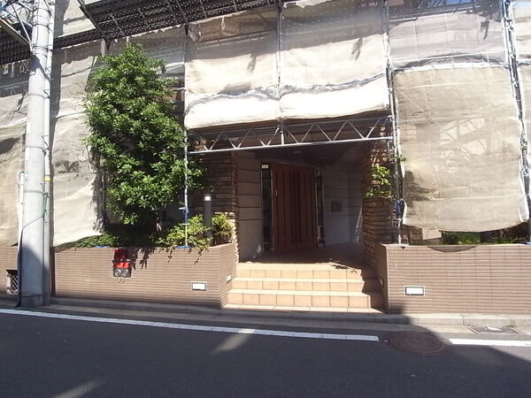 【ナイスアーバン横濱大口】平成26年4月撮影　大規模修繕中