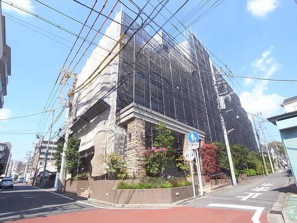 【ナイスアーバン横濱大口】平成26年4月撮影　大規模修繕中