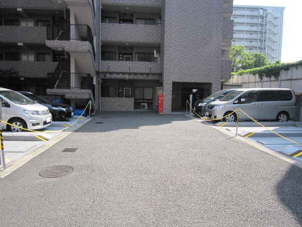 【コスモ横浜星川】駐車場 【コスモ横浜星川】駐車場