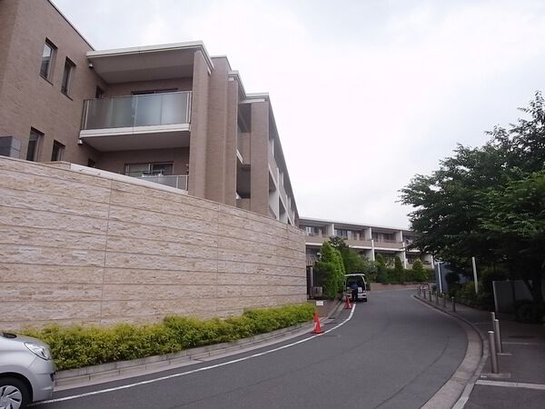 【プラウド横濱岸根公園】外観写真２