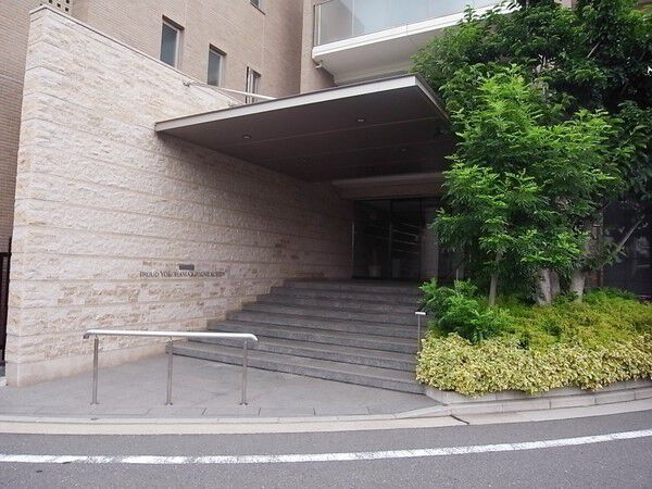 【プラウド横濱岸根公園】エントランス