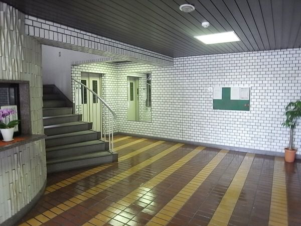 【ライオンズマンション妙蓮寺】エントランスホール