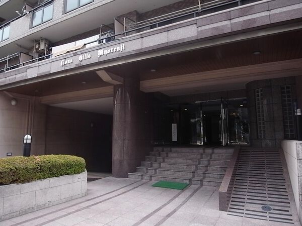 【ライオンズヒルズ妙蓮寺】エントランス